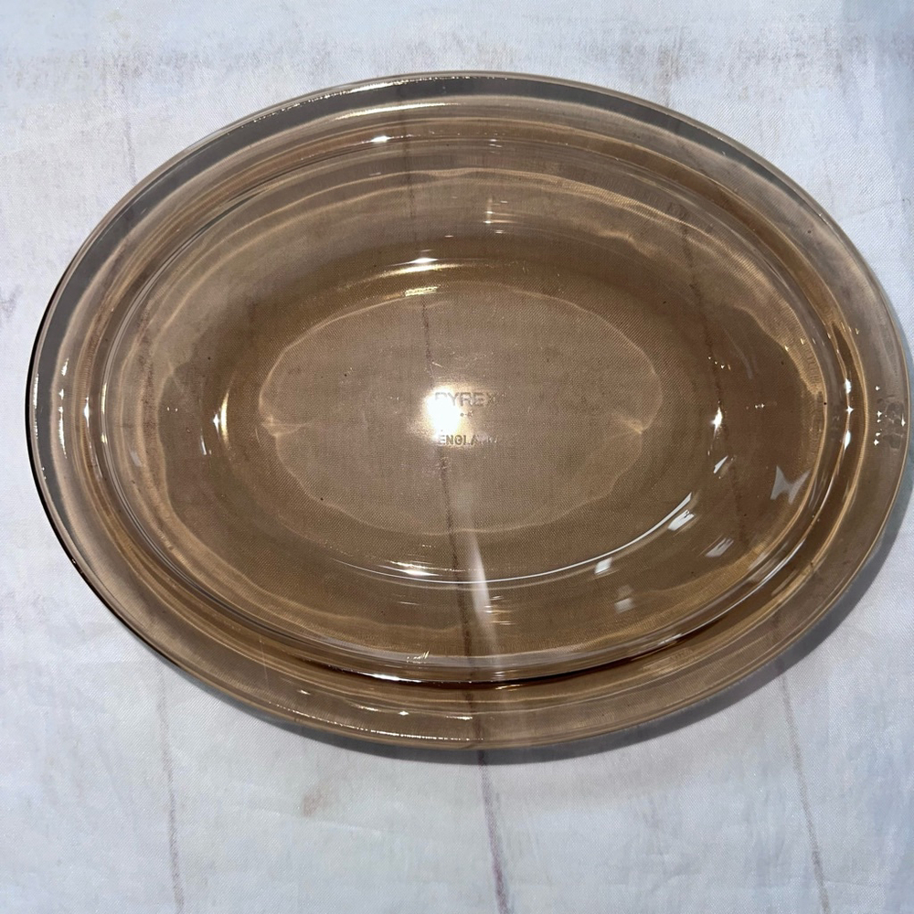 Vintage PYREX England Amber Glass Oval Casserole Dish 8 x 6 x 2